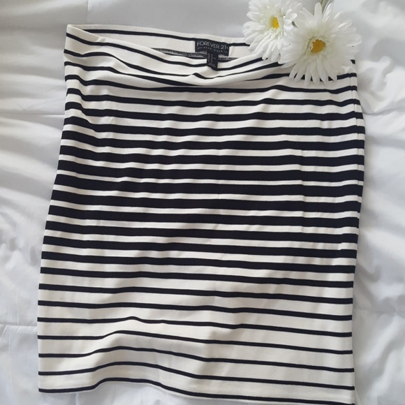 Forever 21 black and white skirt - Picture 3 of 3